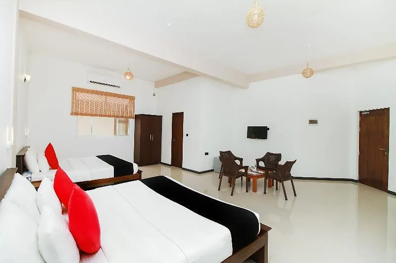 Grace Beach Resort By Travel Corners ネゴンボ 4*,